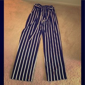 Black and white Boohoo wide-leg pants.